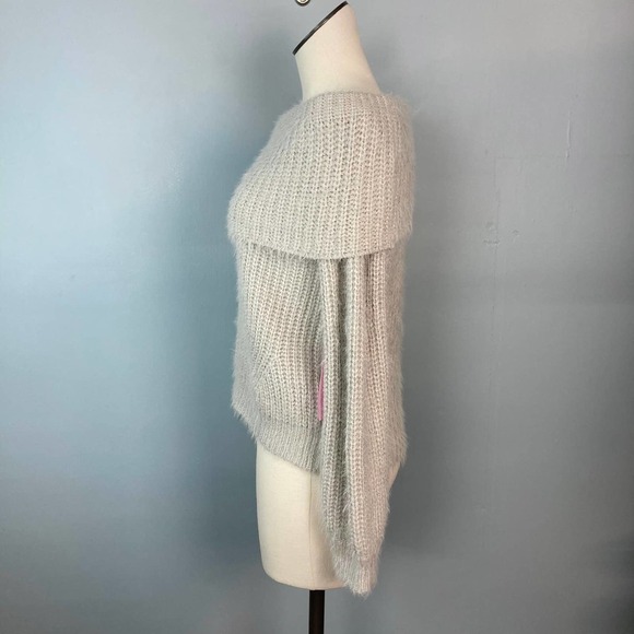 FASHION on Earth Off-the-Shoulder Comfy Pullover Oatmeal Sweater Size S Eyelash - Picture 4 of 12